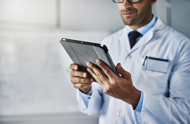 A doctor reviewing data from a patient's wearable device on a tablet, showing trends in blood sugar levels and physical activity, highlighting the role of IoT in personalized diabetes management in US healthcare.