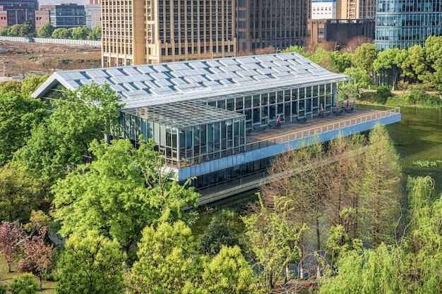 Sustainable Tech: Eco-Friendly Innovations for US Companies