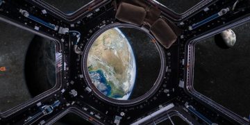 US Space Program: Latest Missions, Discoveries & Future Explorations - Cover Image